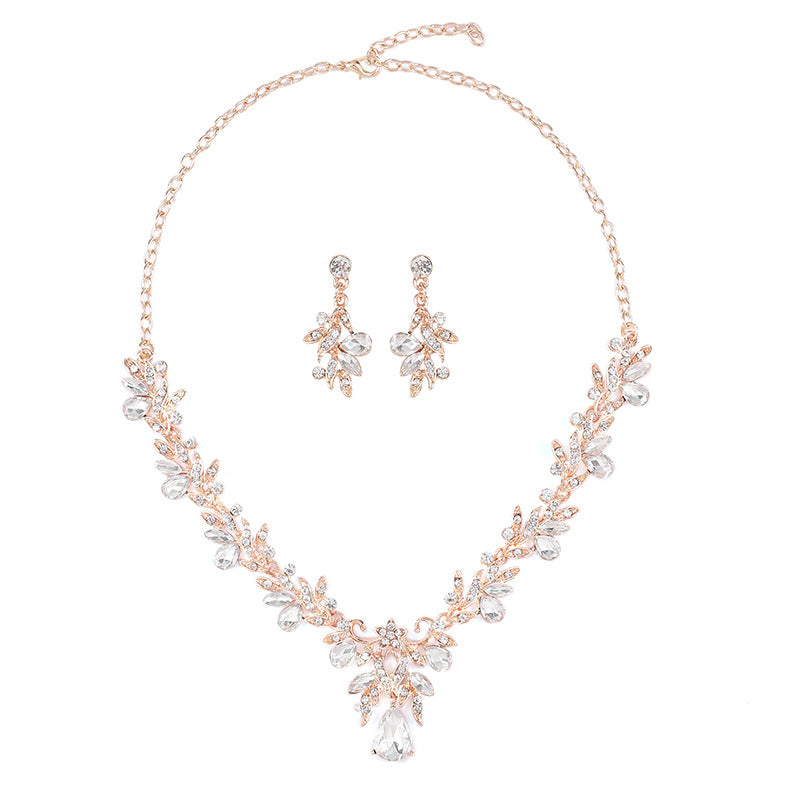 Conjunto de collar de aleación de estilo natural con forma floral y de hoja, incrustaciones de pedrería y baño de oro en cadena tipo O para mujer