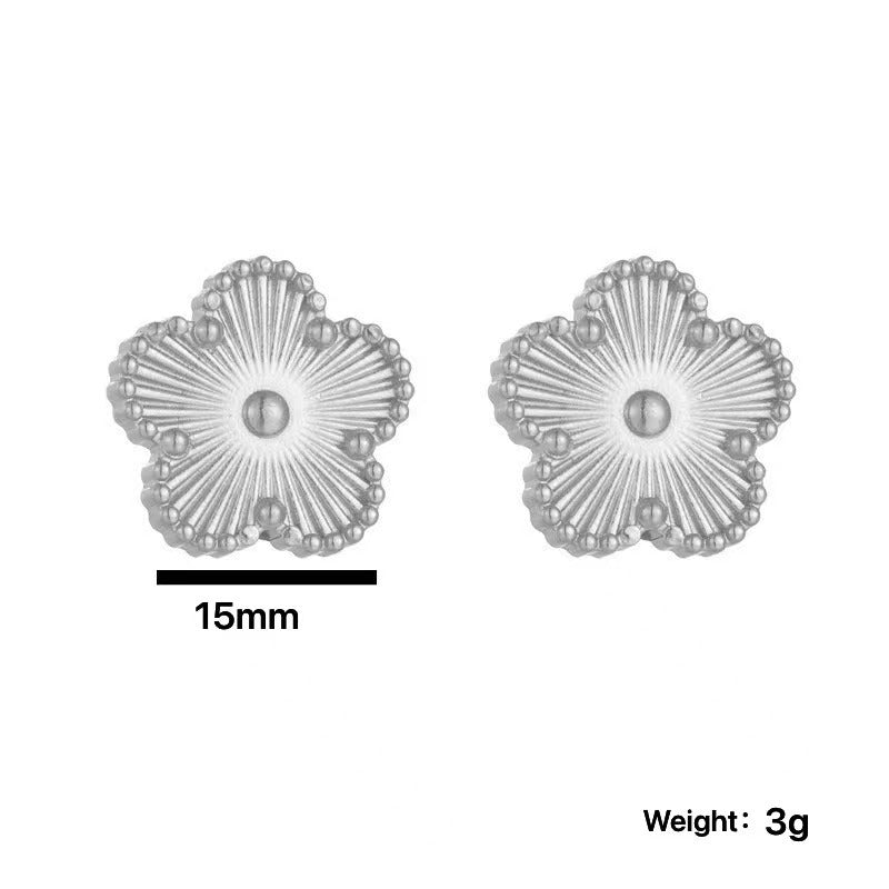 Minimalist Five-Petal Flower Necklace Set with Laser Four-Leaf Clover Pendant in Titanium Steel with Electroplating on O-Chain