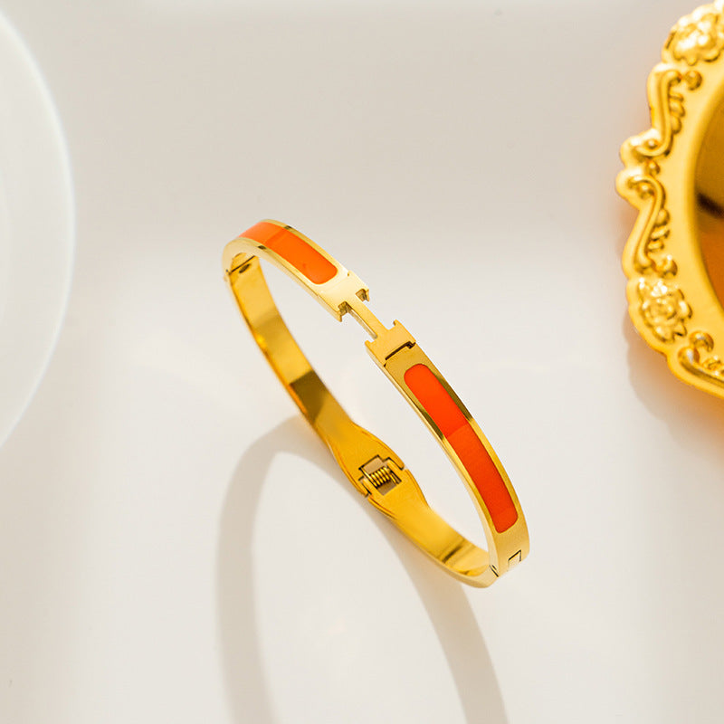 Bracciale Minimalista in Acciaio Inossidabile da Donna con Placcatura in Acciaio al Titanio e Intarsio di Strass a Forma Geometrica Ovale