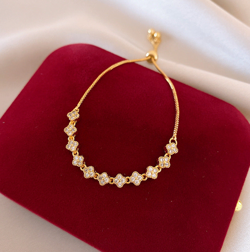 Pulsera tipo brazalete de aleación de cobre bañada en oro de lujo con incrustaciones de diamantes de imitación para mujer