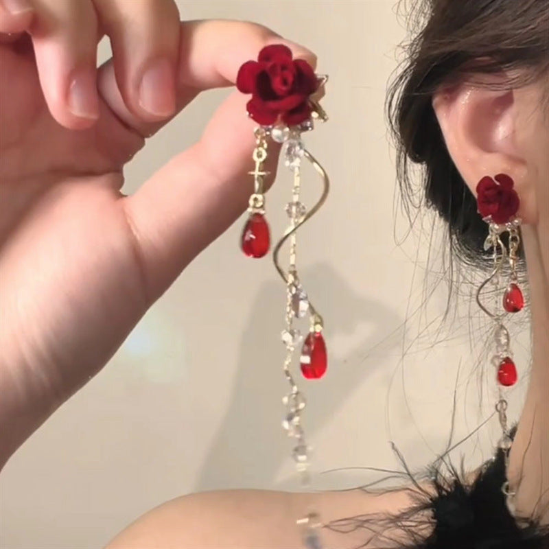 Pendientes de tuerca vintage elegantes con motivos florales, detalles de diamantes de imitación y postes de acero chapado para mujer