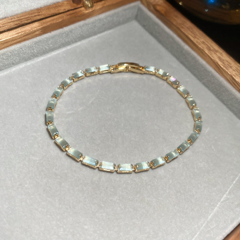 Luxury Elegant Geometric Round Cubic Zirconia Inlaid Brass Bracelet for Women