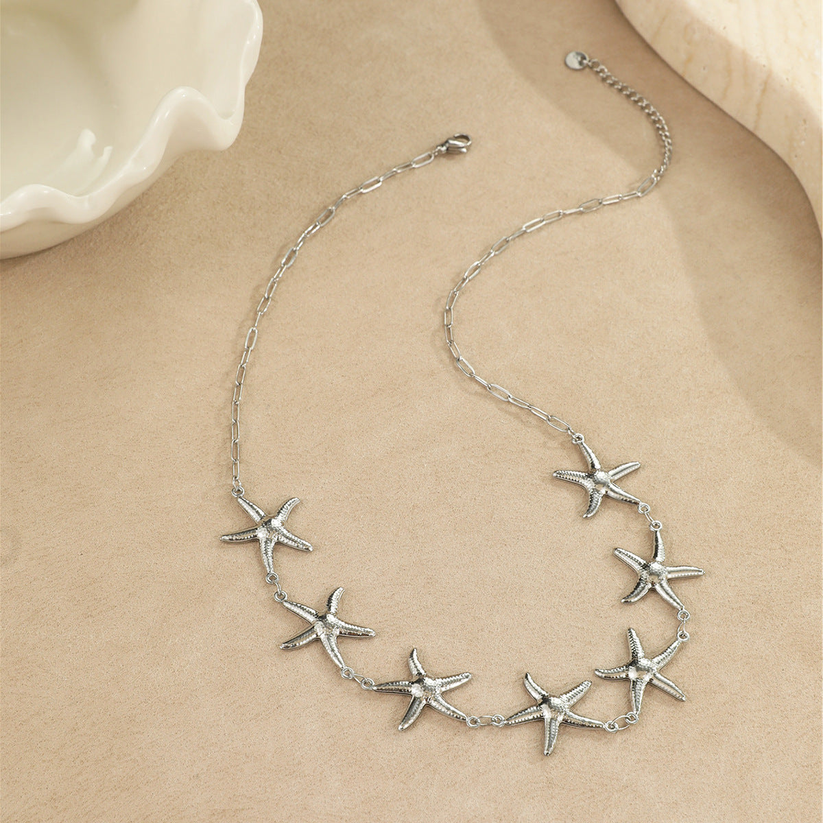 Collar con colgante de estrella de mar y concha marina minimalista de moda en acero inoxidable con acabado chapado para mujer