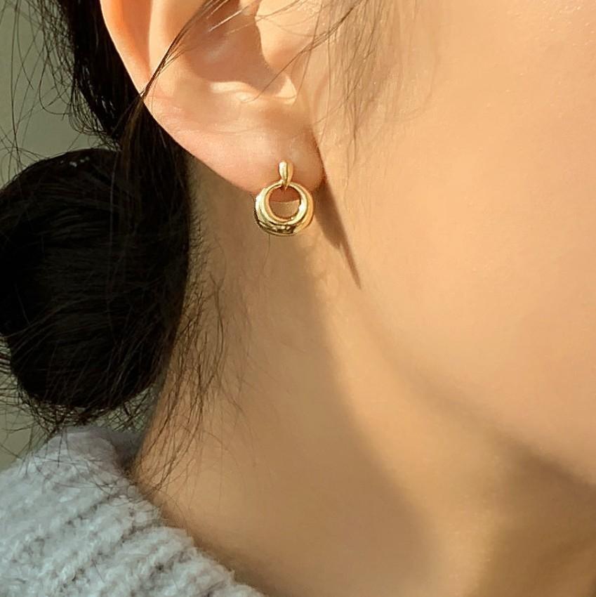 Minimalist Elegant 925 Sterling Silver Hollow Round Heart Stud Earrings for Women