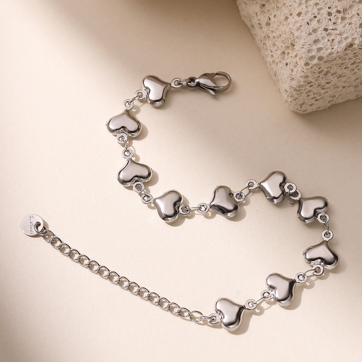 Bracciale da donna a cuore minimalista in acciaio inossidabile con finitura placcata, ipoallergenico e resistente allo sbiadimento