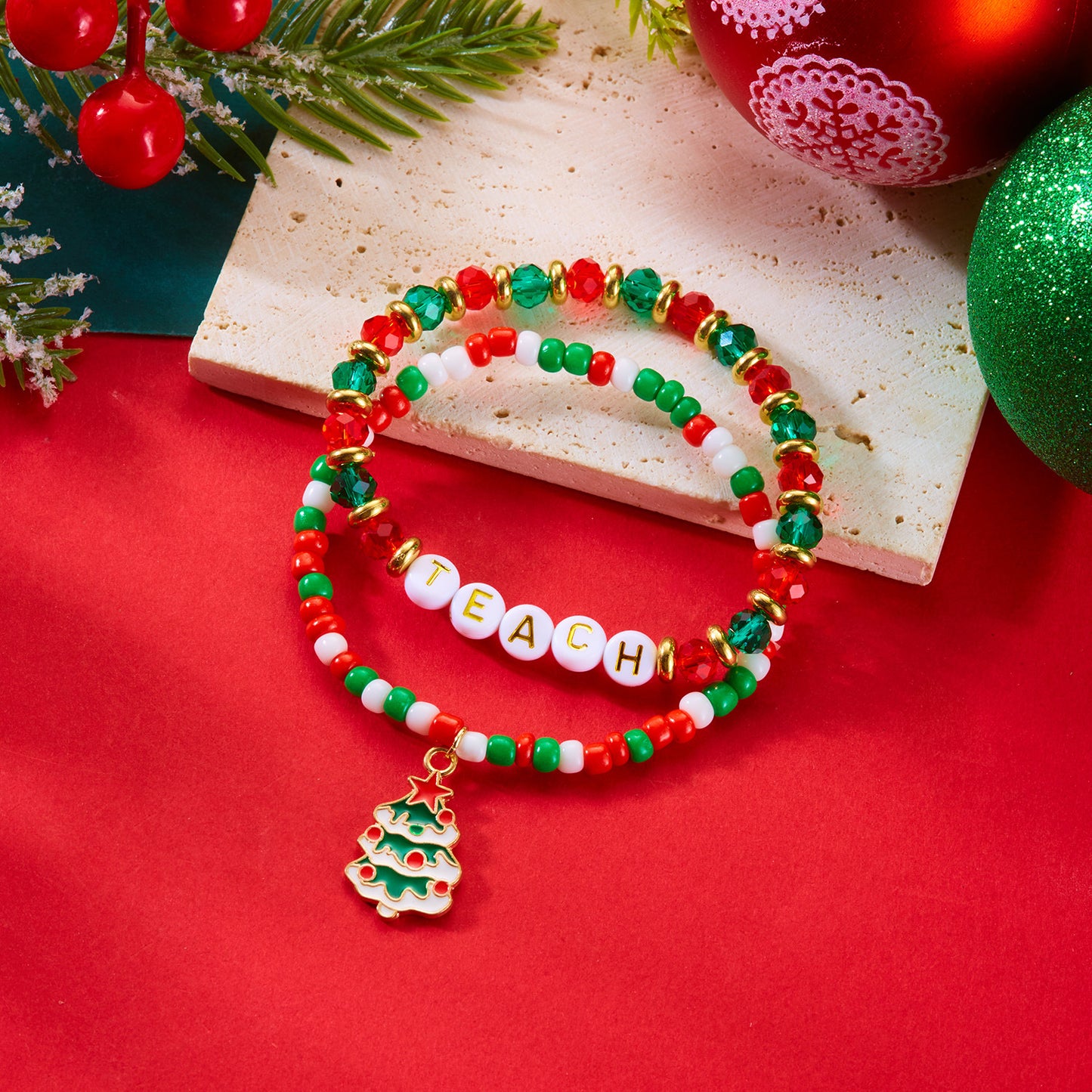 Juego de pulseras de abalorios con diseño navideño y dije de Papá Noel, pulseras de abalorios de aleación con acabado galvanizado para regalar en fiestas