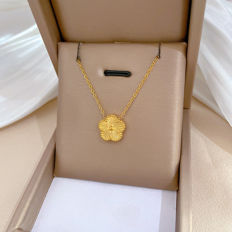 Collana girocollo minimalista unisex in acciaio al titanio con fiore a cinque petali tagliato al laser