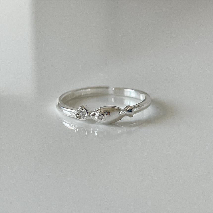 Minimalist Sweet 925 Sterling Silver Geometric Fish Ring with Cubic Zirconia for Women
