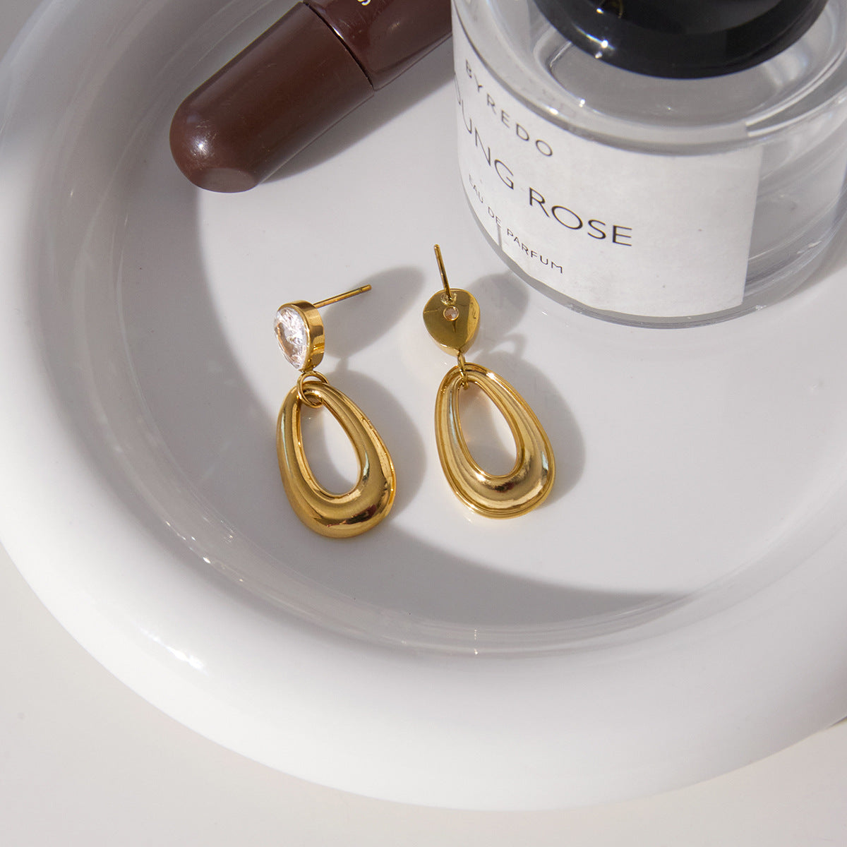 Orecchini a goccia geometrici di lusso, borchie in acciaio inossidabile placcato oro 18 carati con zirconi per donna