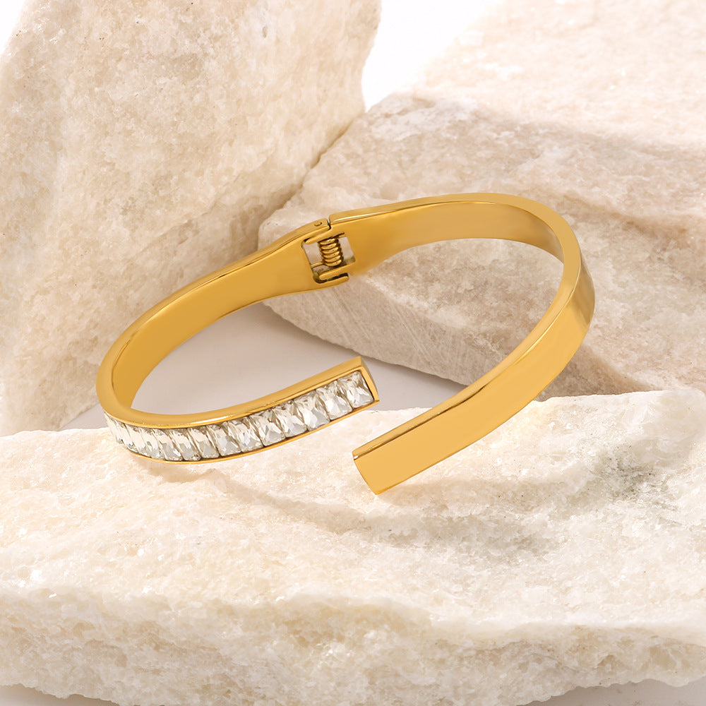 Bracciale minimalista in acciaio inossidabile con intarsio in zirconi quadrati e chiusura a molla da donna