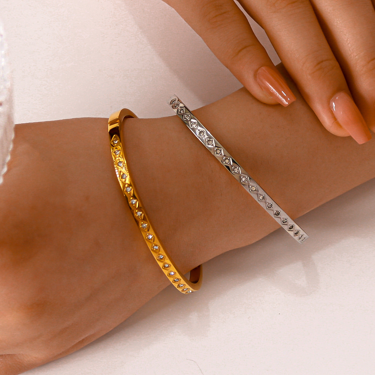Minimalist Narrow Stainless Steel Bracelet with 18K Gold Plating and Rhinestone Inlay, Geometric Diamond-Shaped Toggle Clasp