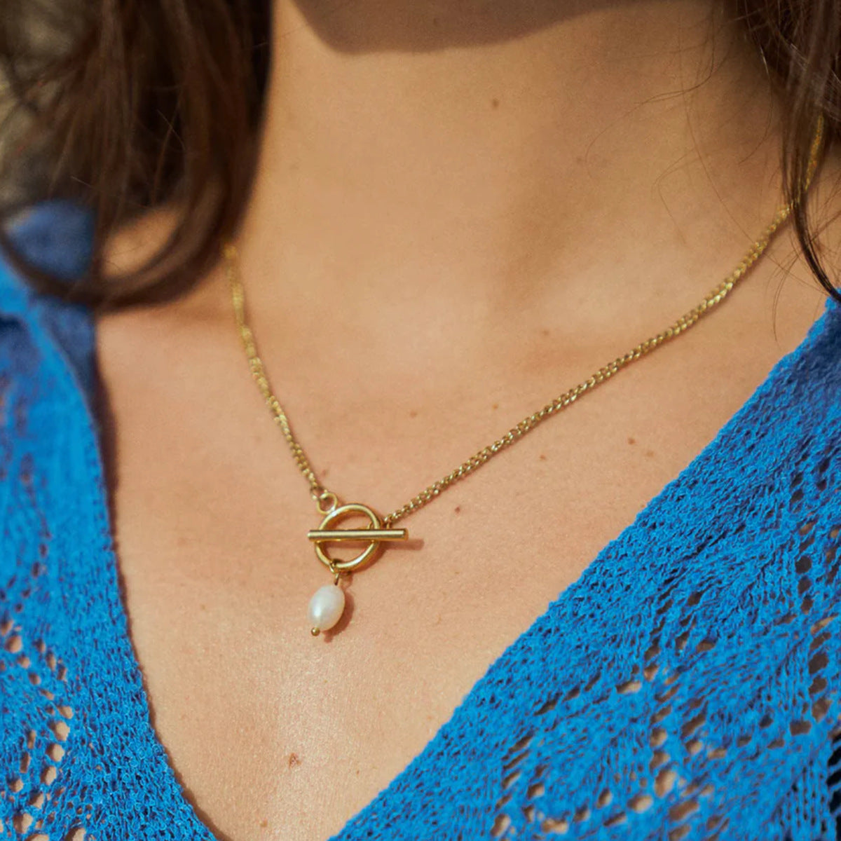 Collana da donna con pendente in madreperla in acciaio inossidabile placcato oro 18 carati con motivo geometrico alla moda