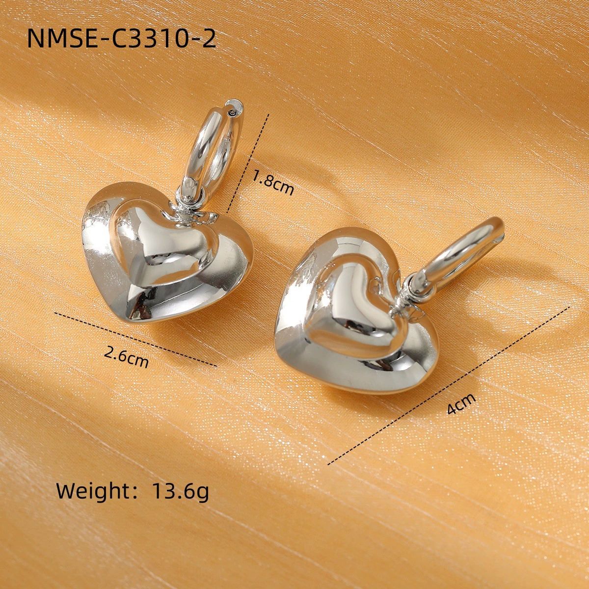 Orecchini a perno da donna in acciaio inossidabile a forma di cuore, minimalisti ed eleganti, con finitura placcata