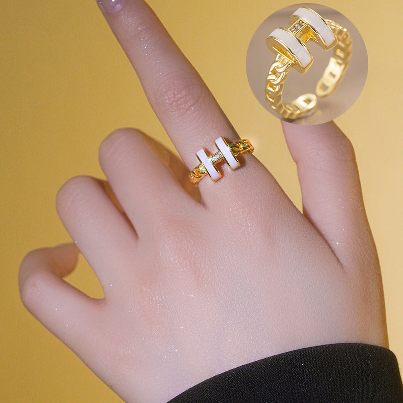 Anello minimalist in acciaio titanio traforato con design geometrico da donna
