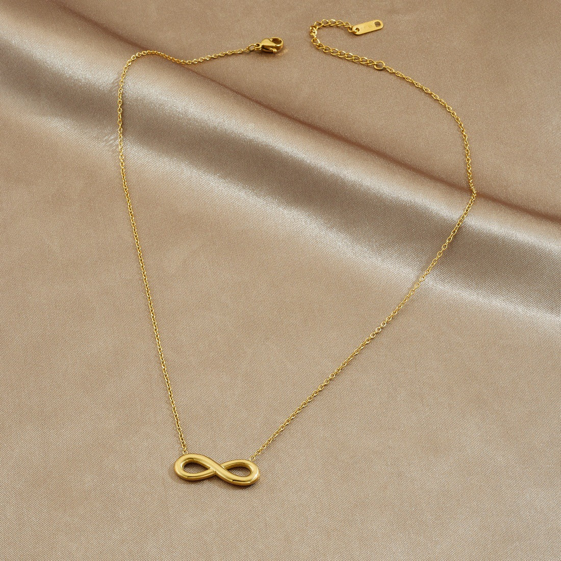 Minimalist Gold Plated Geometric Figure 8 Stainless Steel Necklace for Women