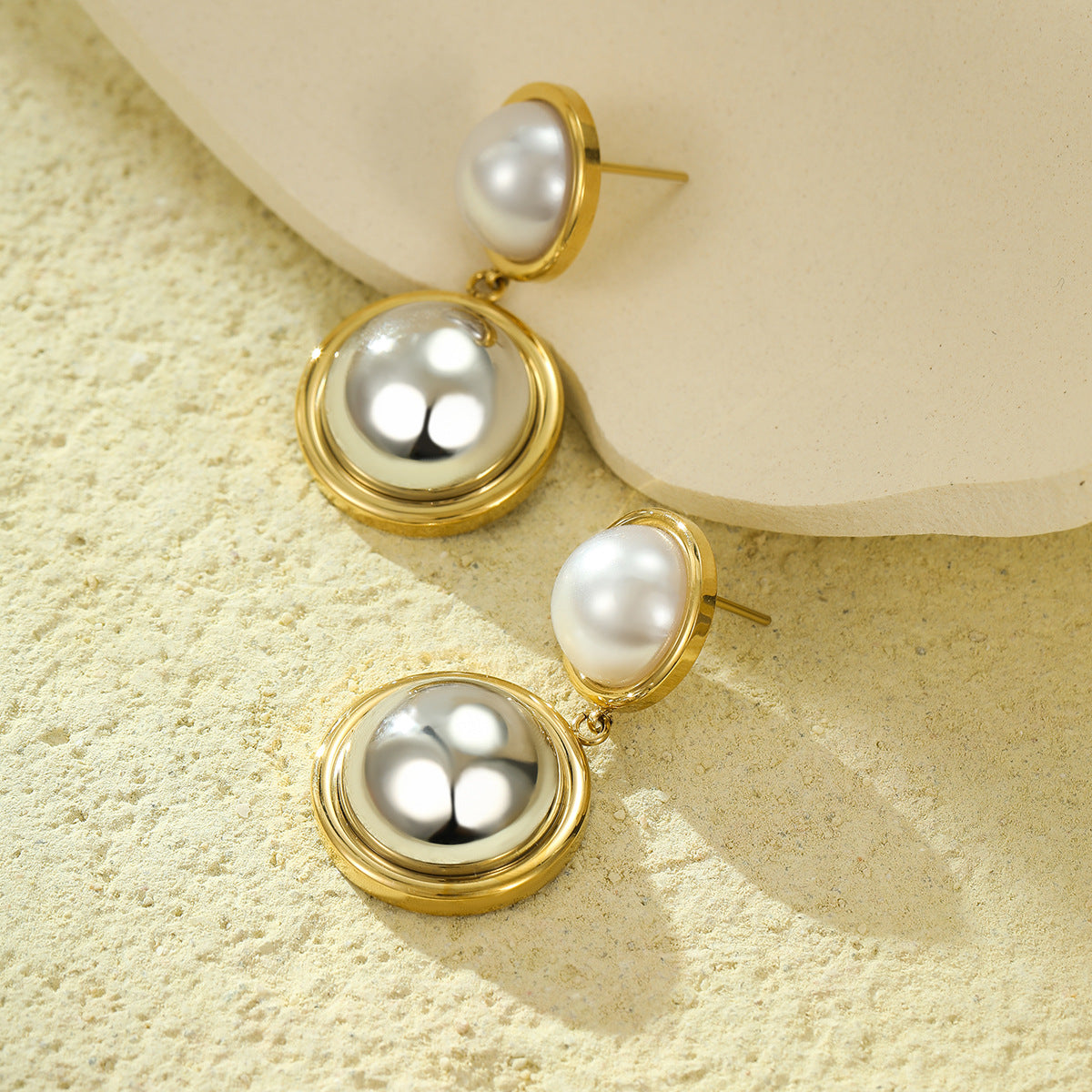 Vintage Style Round Pearl Stainless Steel Stud Earrings for Women with Plated Finish