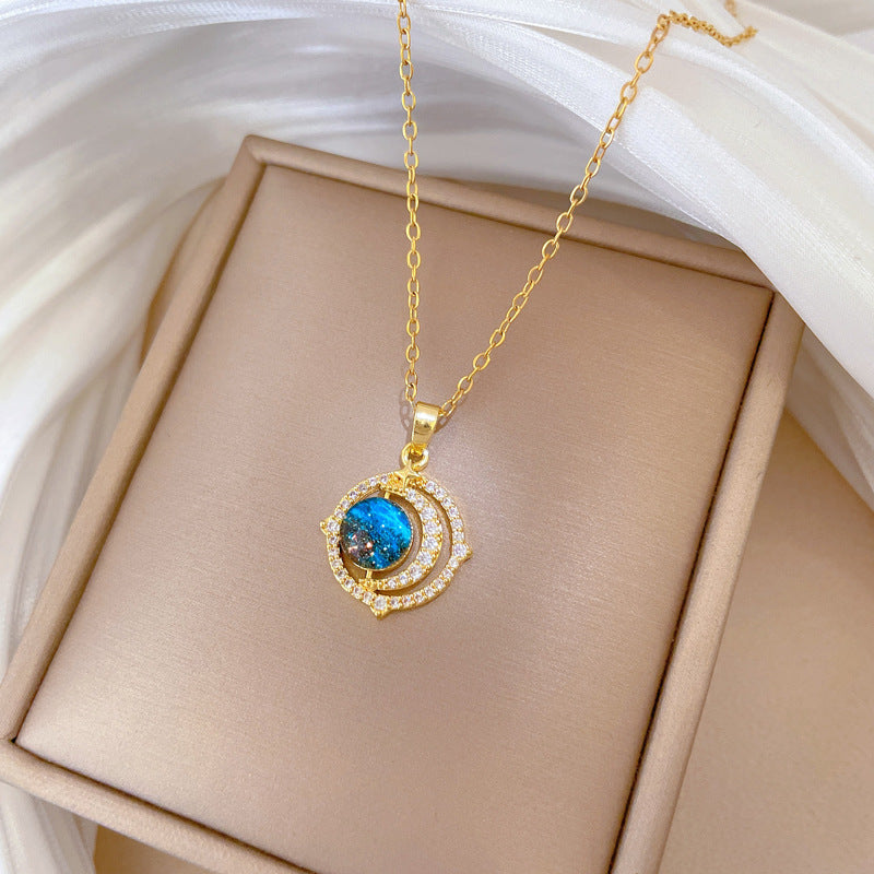 Collar con colgante de cielo estrellado estilo caricatura para mujeres y hombres, cadena de clavícula de acero inoxidable con incrustaciones completas de diamantes de imitación.