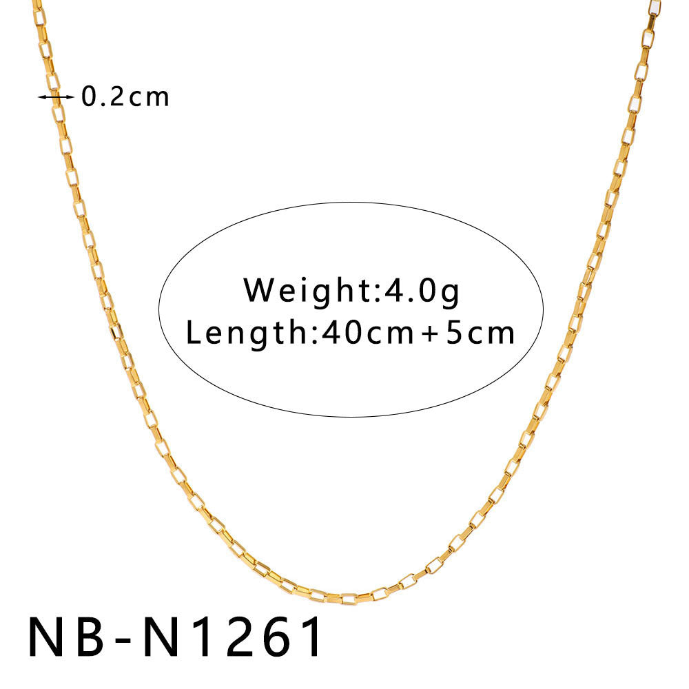 Collana con pendente geometrico minimalista da donna con design a intaglio, catena in acciaio inossidabile e finitura placcata sottovuoto in oro 18 carati