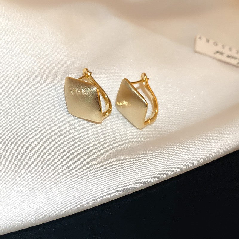 Orecchini a perno geometrici minimalisti in metallo con finitura placcata da donna, gioielli per l'orecchio lussuosi, alla moda e versatili per tutti i giorni