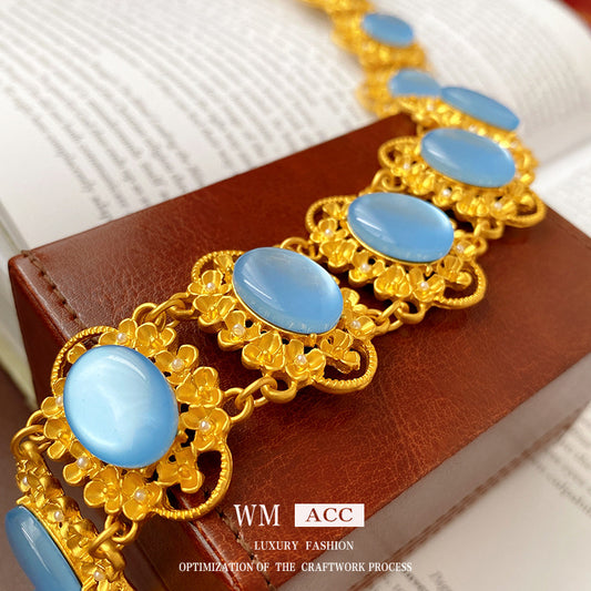 Vintage Artistic Court-Style Geometric Pendant Necklace for Women with Gold-Plated Copper Chain and Delicate Clavicle Design