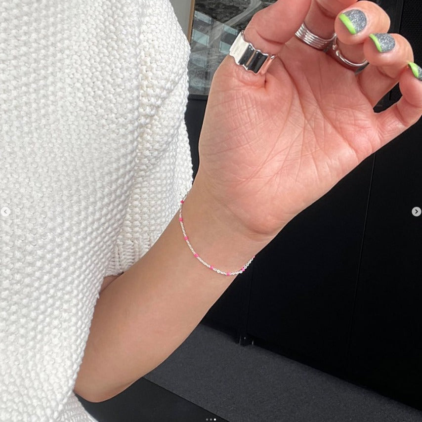 Bracciale Minimalista con Perline in Argento Sterling 925 con Perline a Cupola in Resina e Motivo a Pois