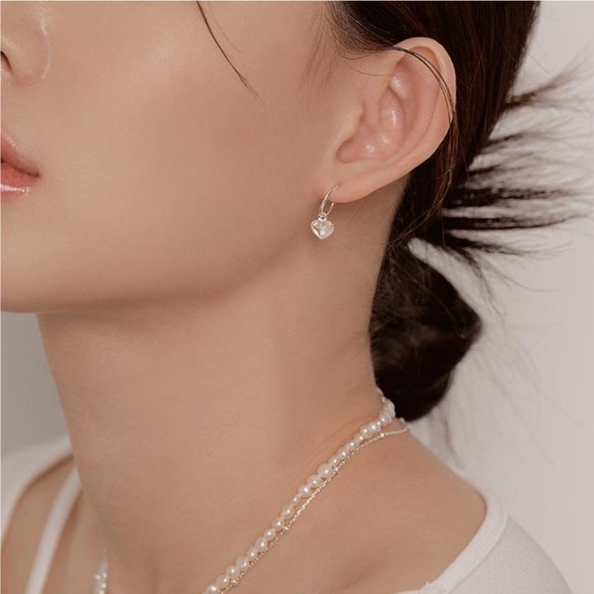 Orecchini Minimalisti a Cuore in Argento Sterling 925 con Micro-Pavé e Accento di Cristallo AB
