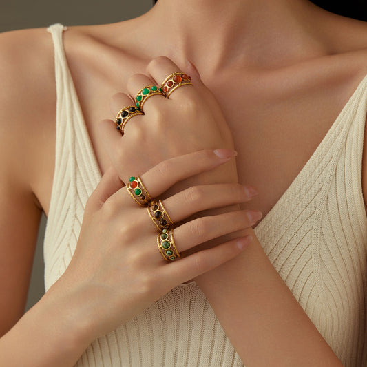 Anillo minimalista de acero de titanio con diseño geométrico, chapado en oro de 18 quilates y detalles de piedra natural para mujer