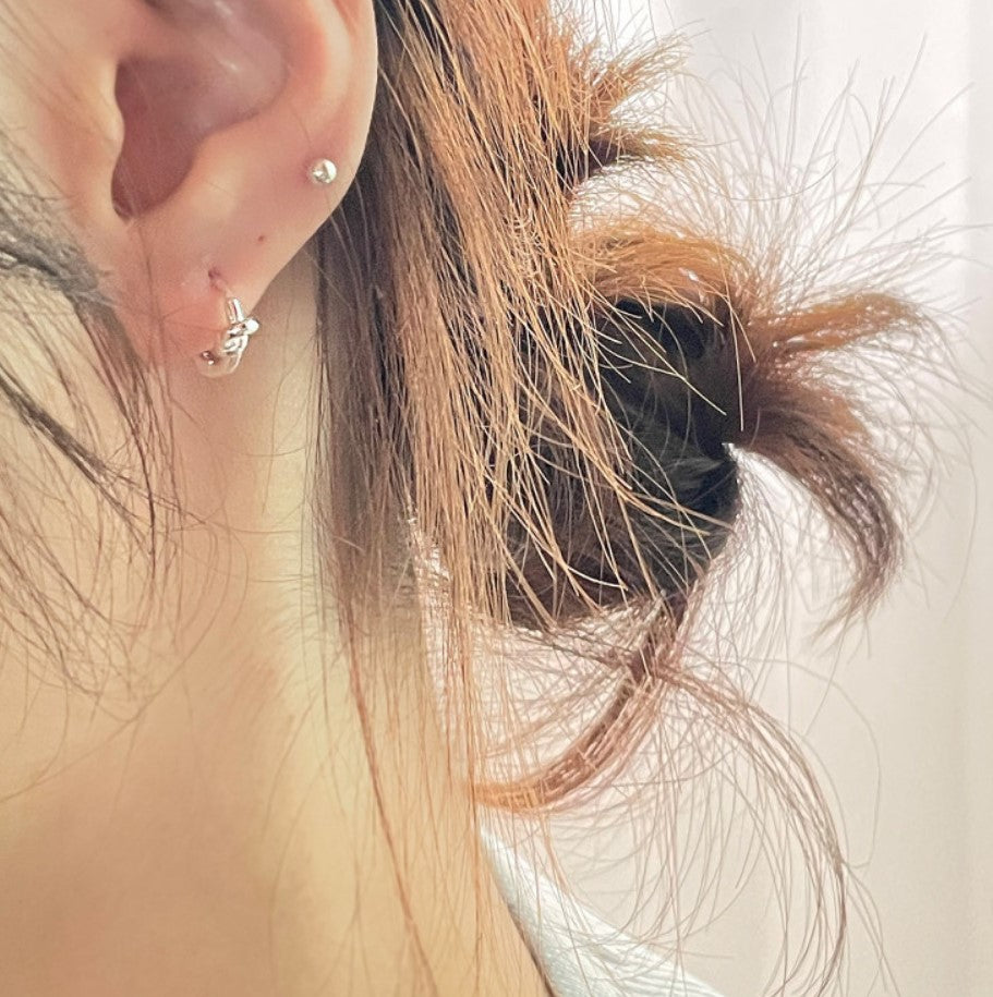 Minimalist Knot Design Star-Shaped 925 Sterling Silver Hoop Earrings with Handcrafted Finish