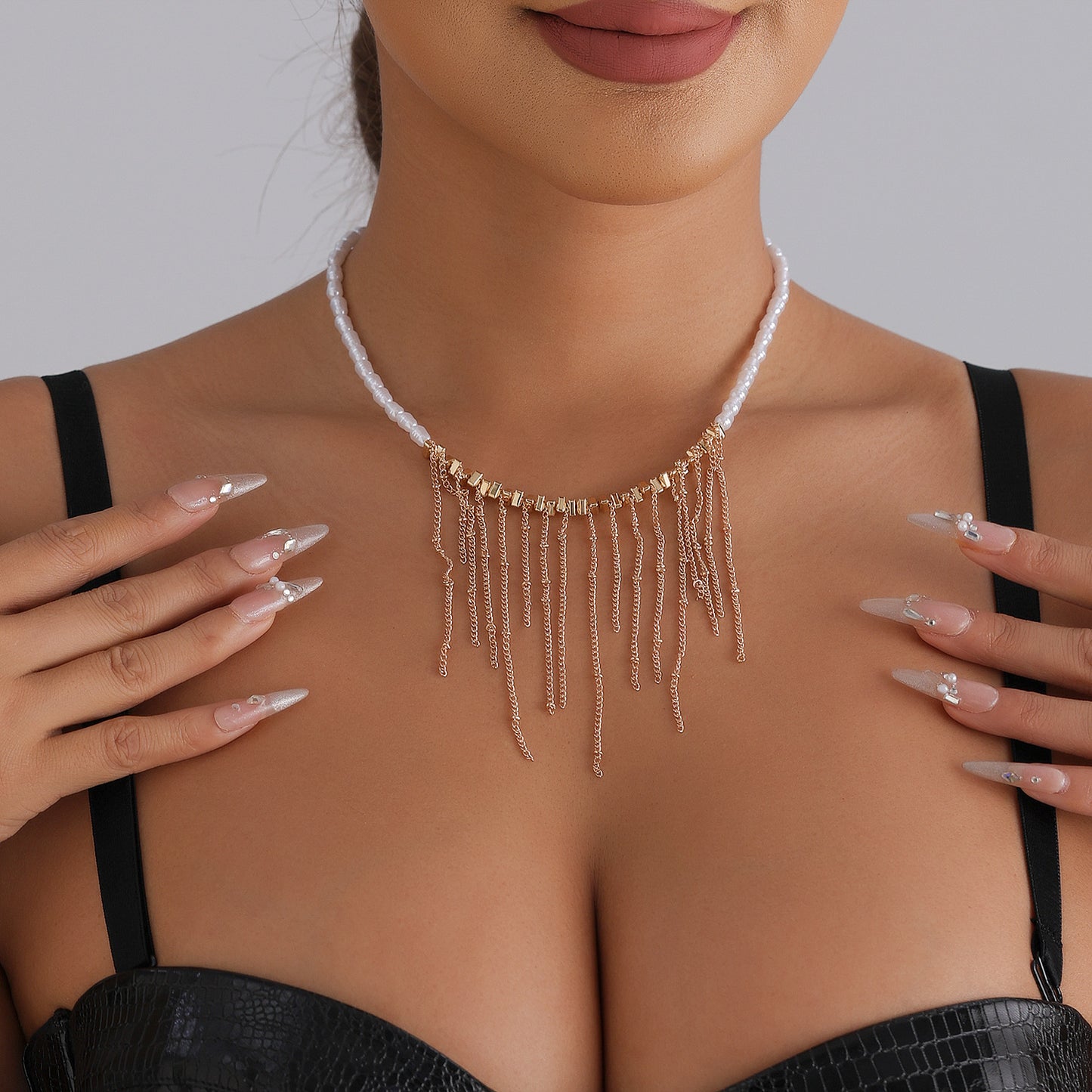 Minimalist Baroque-Inspired Alloy Pendant Necklace with Tassel Detail and Geometric Shape for Women