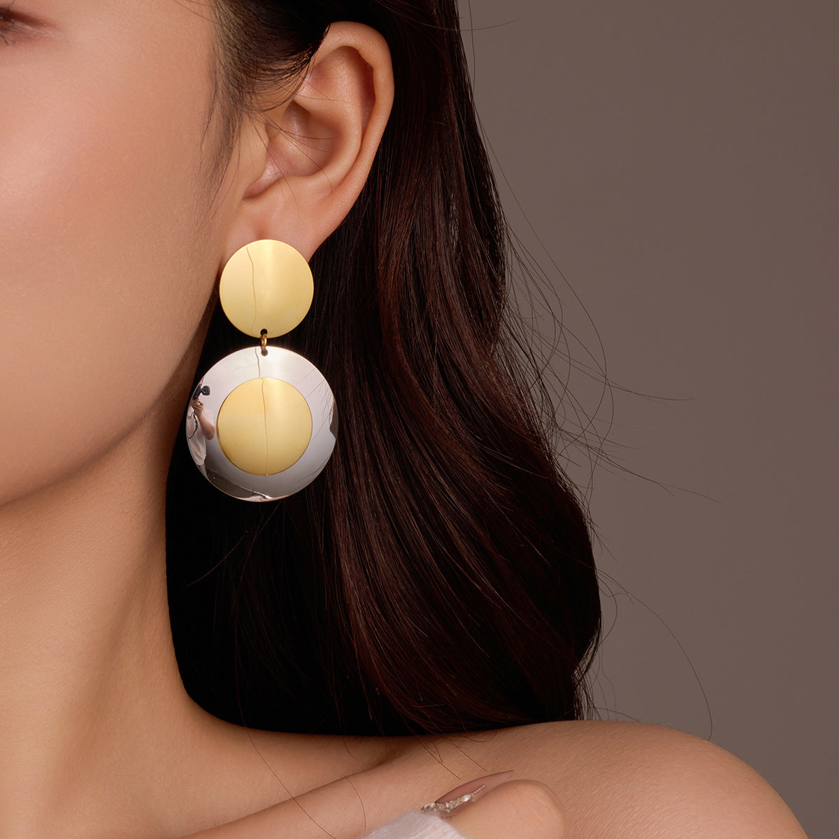 Pendientes redondos de tuerca pulidos de acero inoxidable de estilo vintage, minimalistas, de dos tonos con acabado chapado