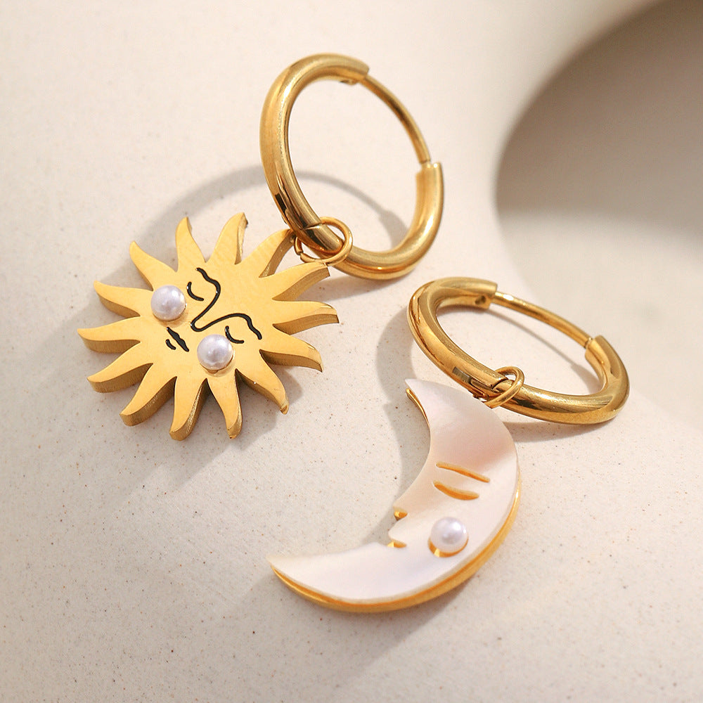 Orecchini Pendenti Audaci Geometrici con Sole e Luna in Acciaio Inox e Placcatura in Oro 18K da Donna
