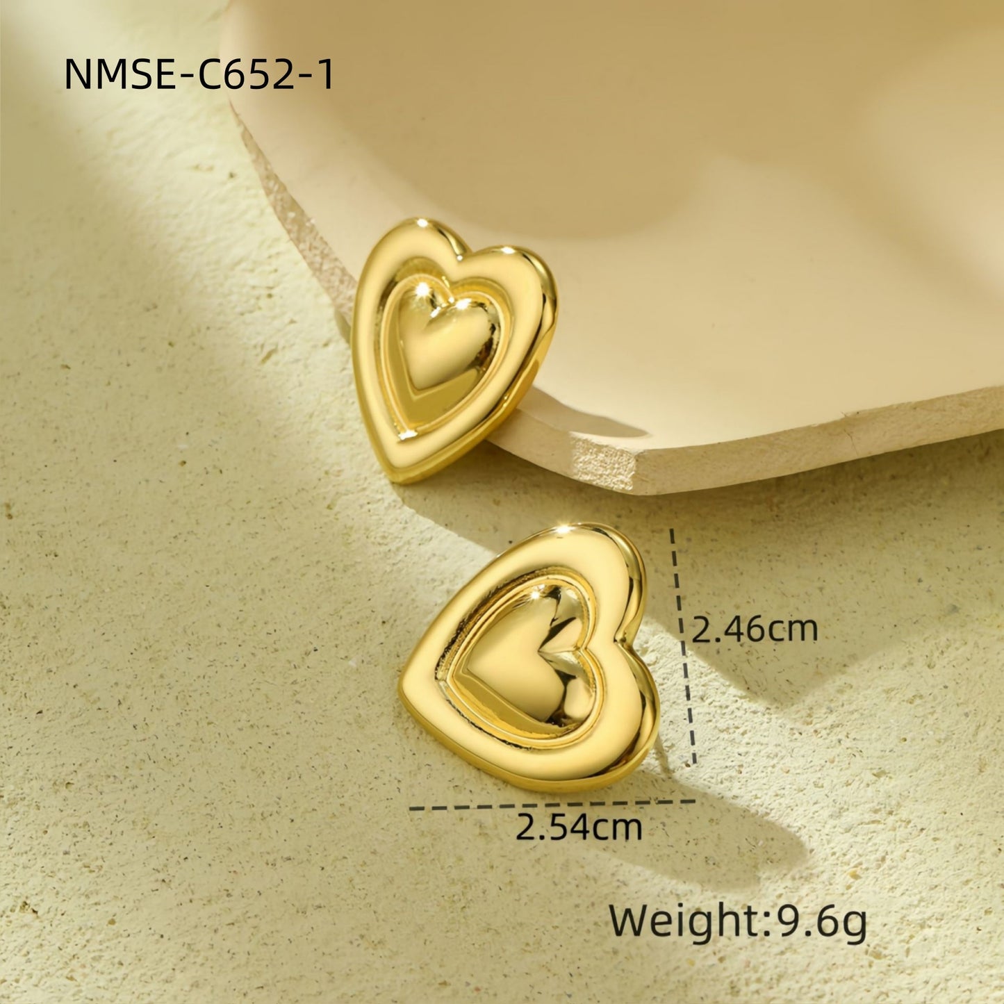 Orecchini a perno da donna alla moda a forma di cuore in acciaio inossidabile con finitura placcata