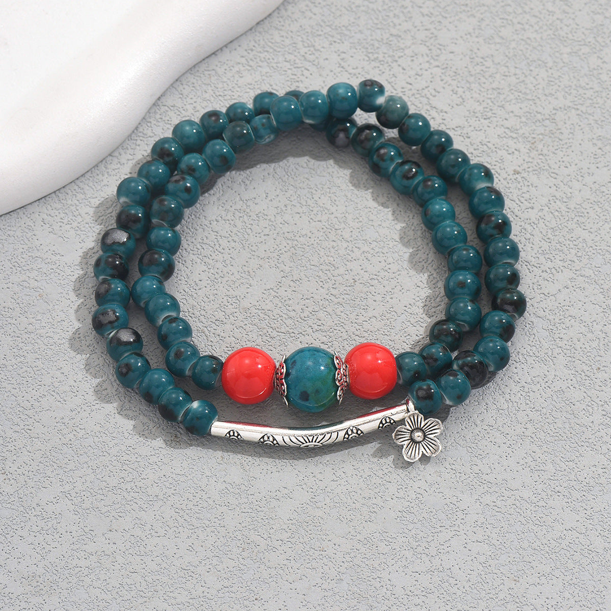 Bracciale floreale vintage da donna con perline di vetro e finitura placcata, accessorio di moda per tutti i giorni