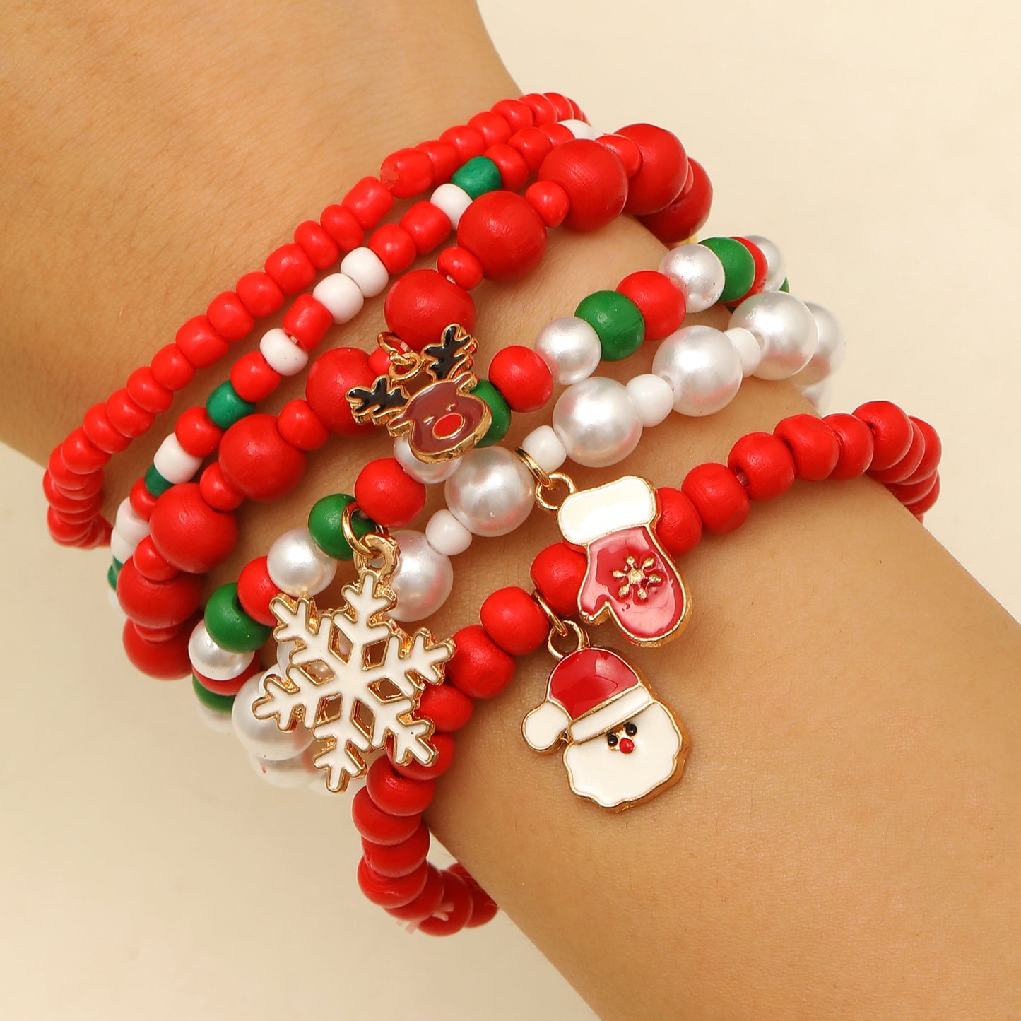 Set di braccialetti natalizi in argilla polimerica fatti a mano con perline alfabetiche, ciondoli a forma di fiocco di neve, renna e Babbo Natale, elastici, regalo per le festività natalizie