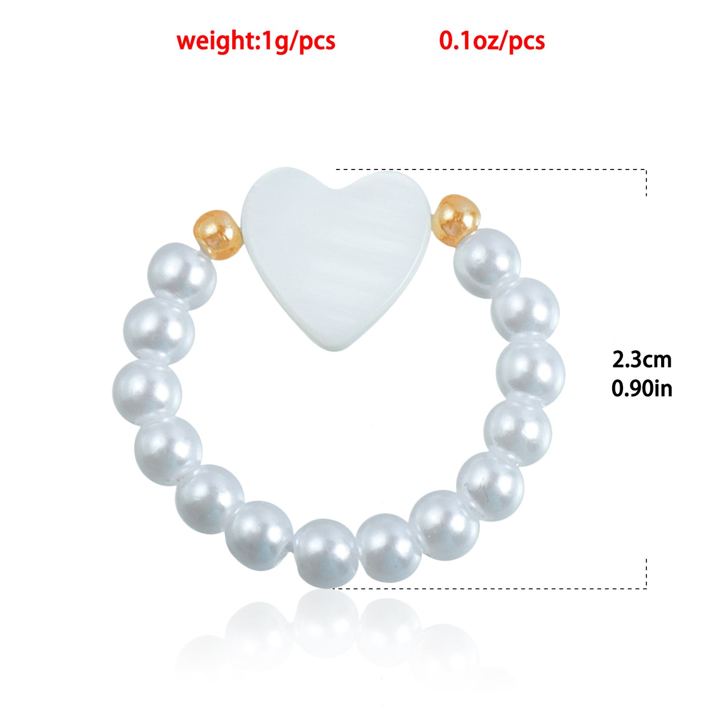 Anillo dulce y atrevido de perlas elásticas pequeñas con dije de corazón de nácar en metal chapado para mujer