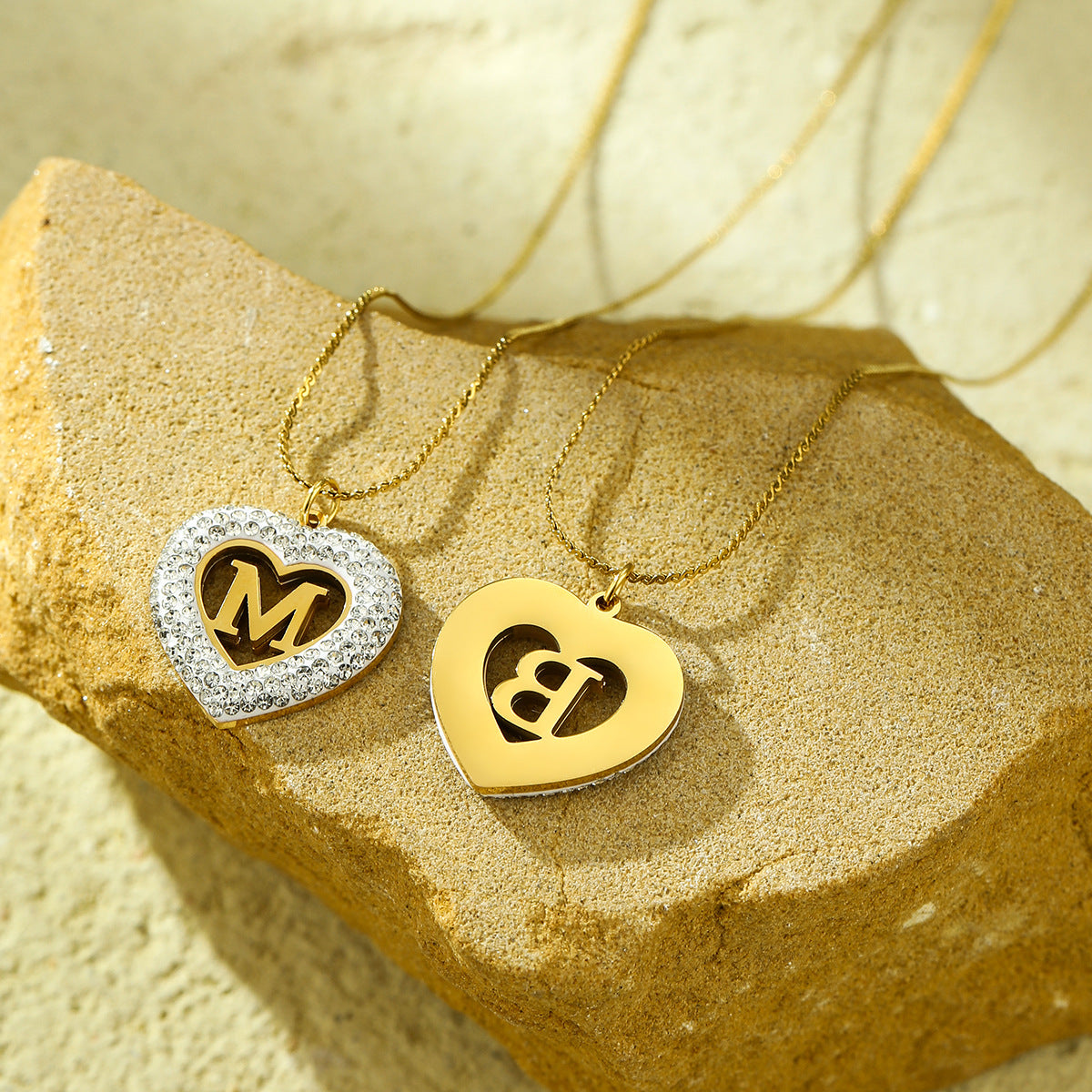Collar de Acero Inoxidable con Colgante de Corazón de Moda con Incrustaciones de Zirconia para Mujer, Cadena Minimalista a la Clavícula con Acabado Chapado