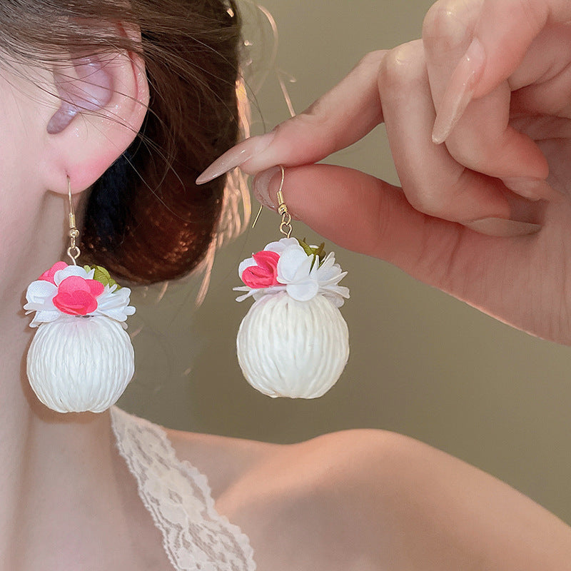 Orecchini a perno con perle e fiori delicati da donna, con perni in argento sterling 925 — Gioielli per l'orecchio freschi e dolci per primavera estate