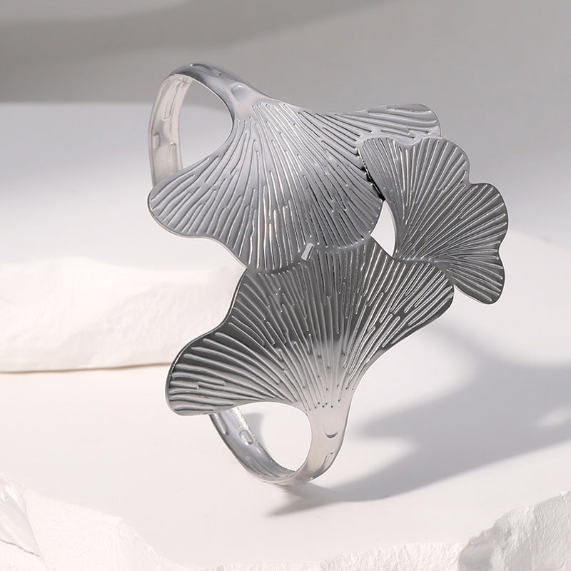 Bracciale da donna minimalista a foglia di Ginkgo in acciaio inossidabile con finitura galvanica