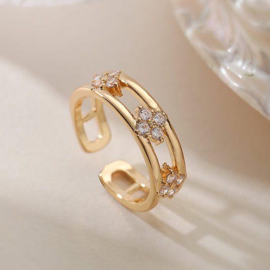 Anillo Minimalista Geométrico Hueco para Mujer Hecho de Latón con Baño de Oro de 18K e Incrustaciones de Circones