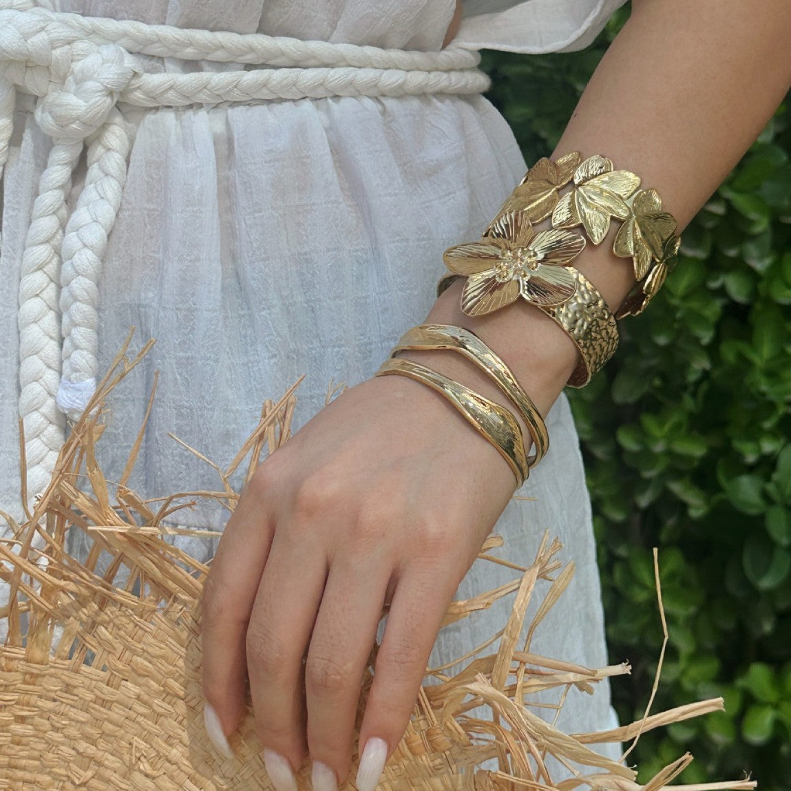 Vintage Elegant Geometric Floral Plated Stainless Steel Bracelet for Women