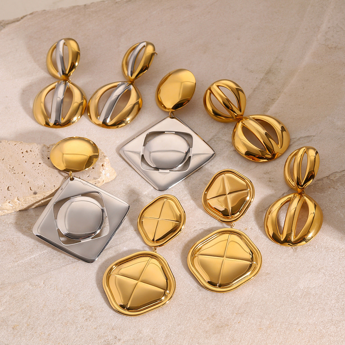 Orecchini a perno geometrici alla moda in acciaio inossidabile placcati oro 18 carati con motivo a blocchi di colore per donna