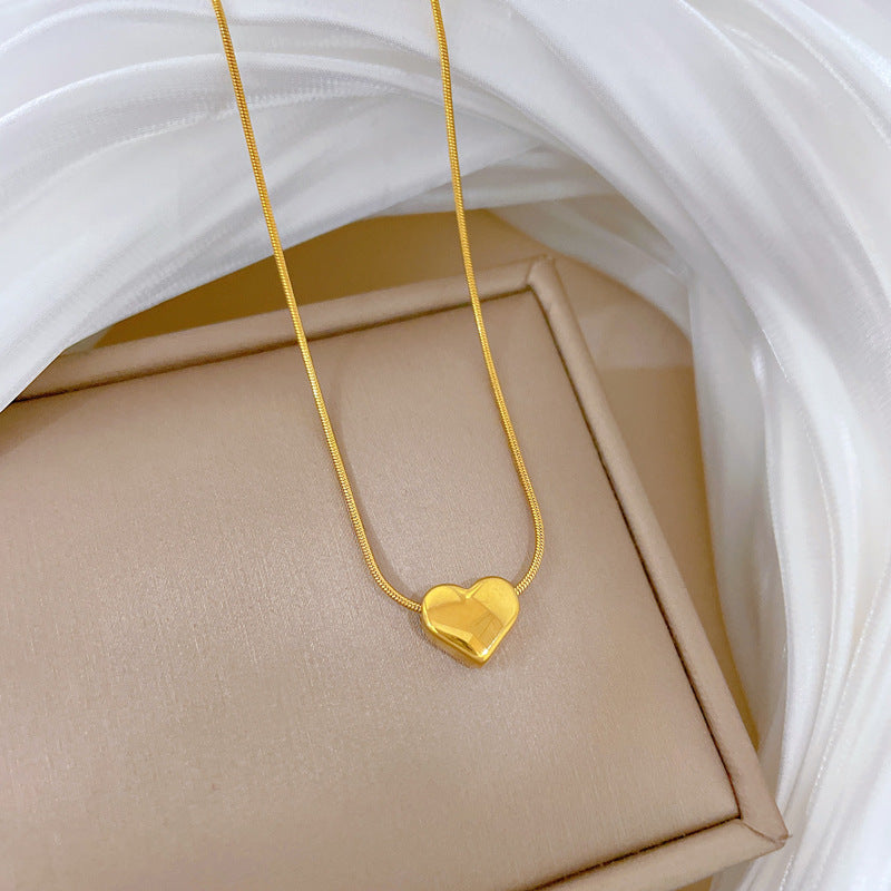 Collana a catena con serpente in acciaio al titanio a forma di cuore minimalista placcata in oro per donne e uomini
