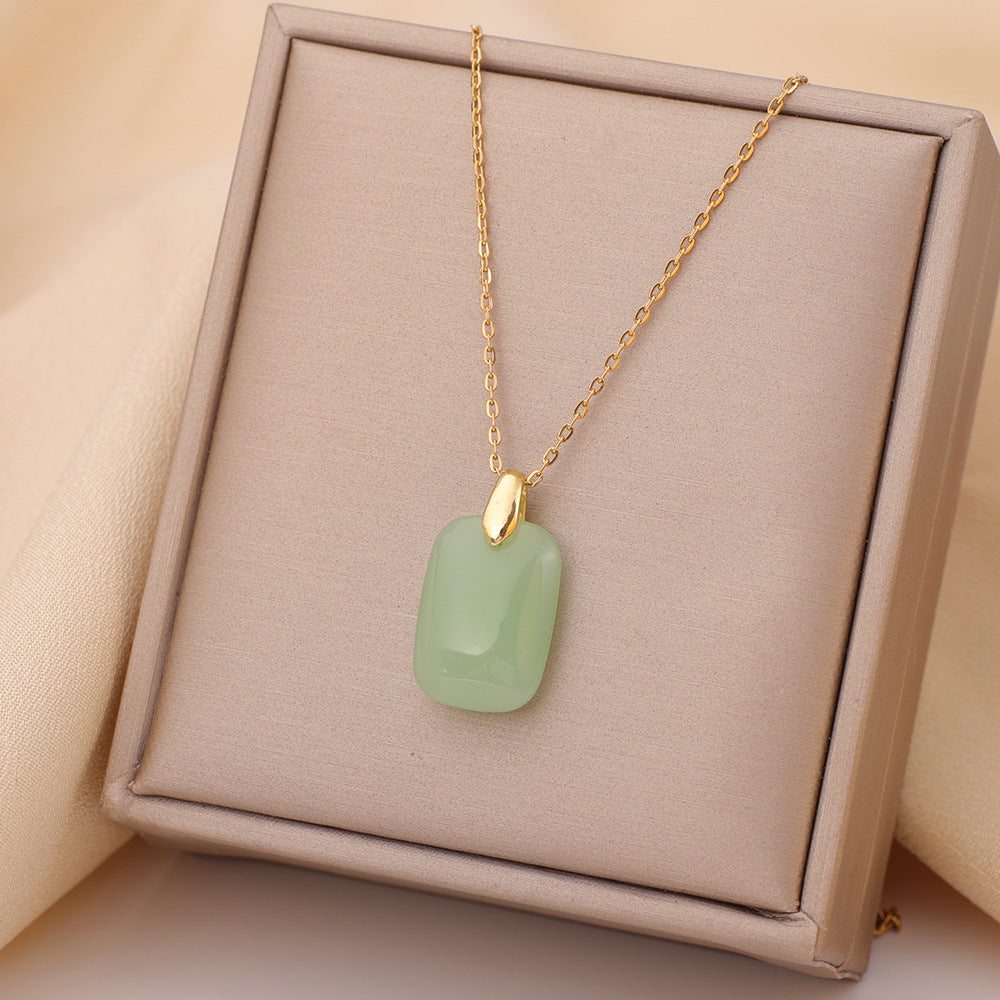 Collana da donna con ciondolo in acciaio al titanio dalla forma irregolare, design originale, con intarsio in lega di rame e finitura placcata