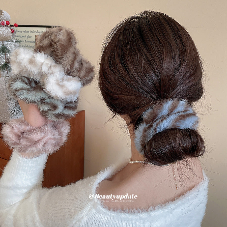 Coletero Elegante de Peluche Suave a Rayas para Cola de Caballo con Diseño Minimalista y Patrón Geométrico para Mujer