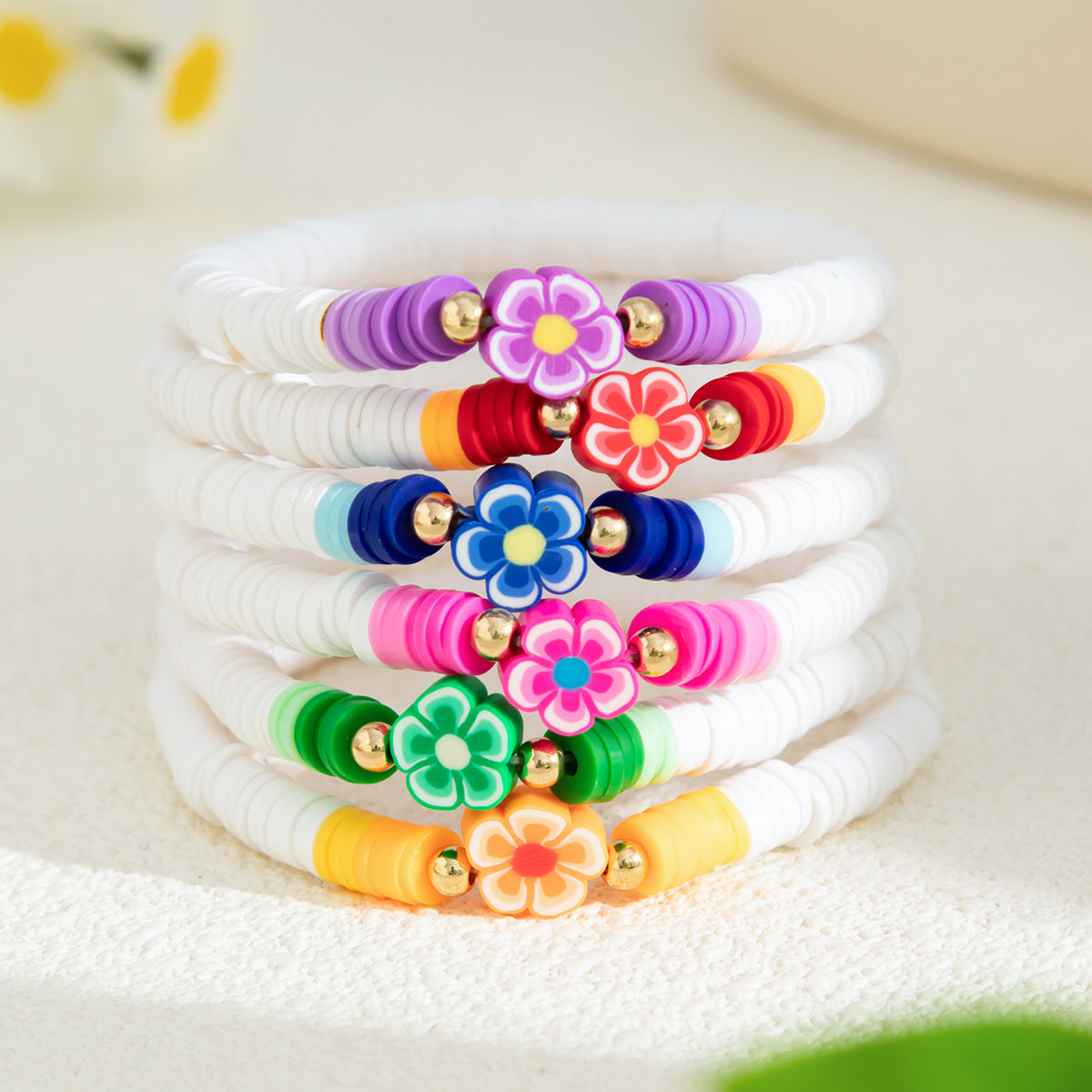 Set de pulseras apilables de arcilla polimérica hechas a mano con flores bohemias para mujer con detalles geométricos y estilo dulce y fresco
