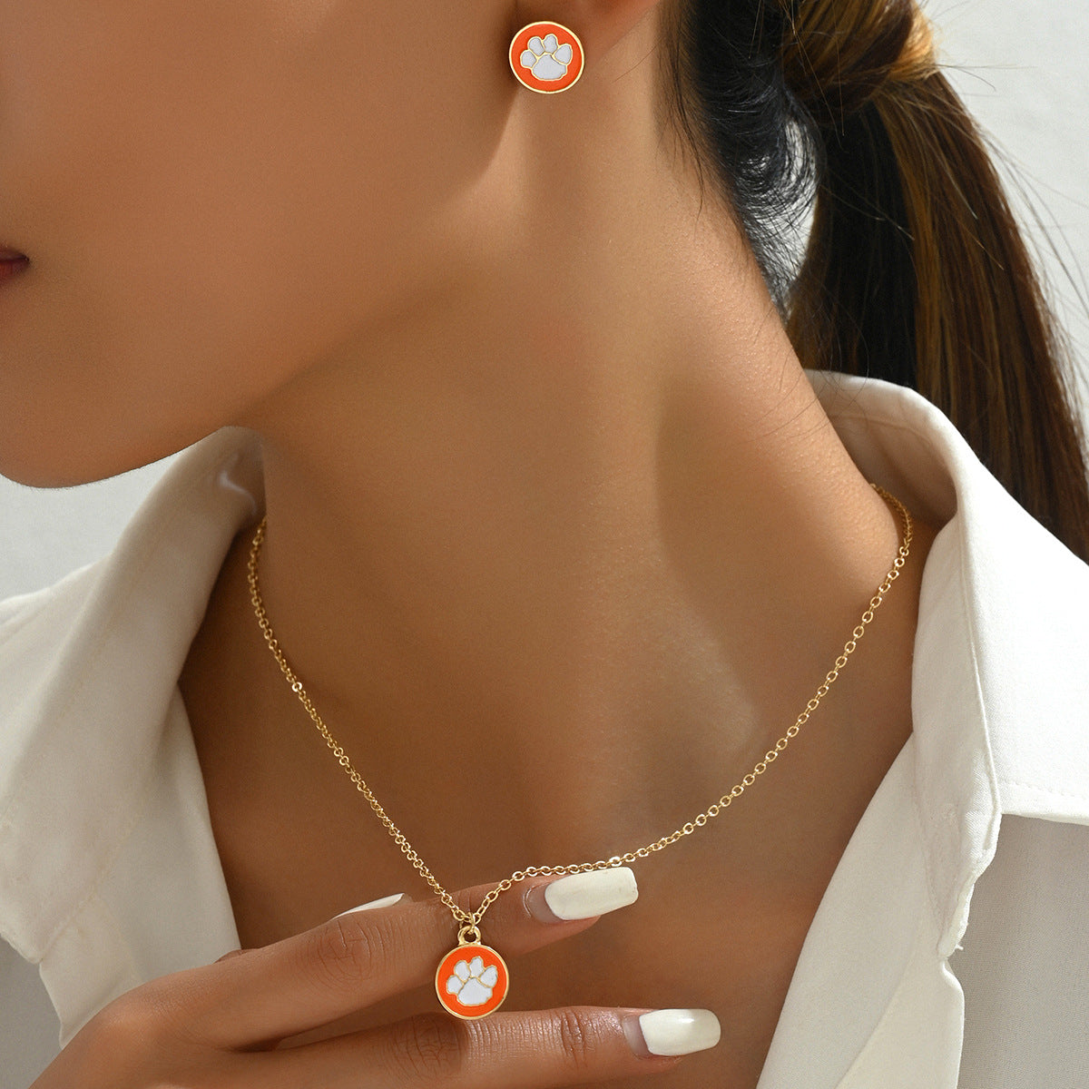 Fashionable OL Style Dog Paw Print Enamel Pendant Necklace Set for Women with Geometric Pattern and Circle Accent on Standard Chain