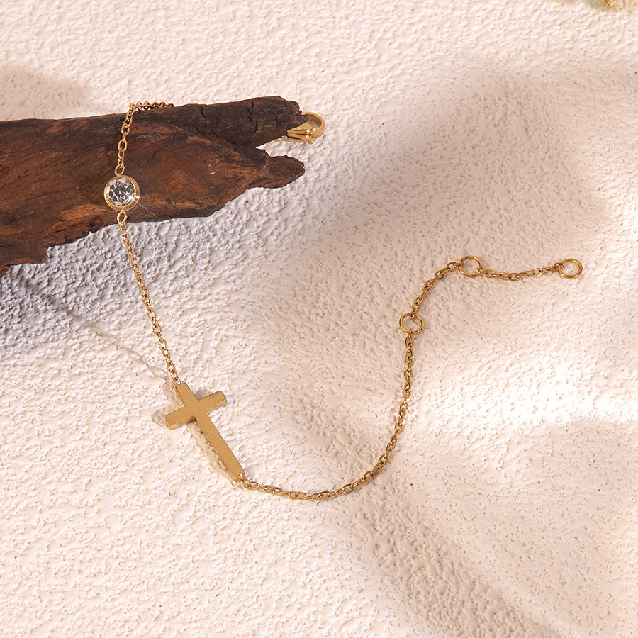 Bracciale a croce elegante a farfalla in acciaio inossidabile placcato oro con zirconi cubici da donna