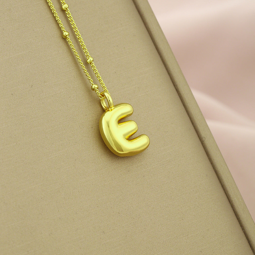 Collar Colgante con Inicial Minimalista para Mujer en Cobre con Acabado Galvanizado Cadena Ajustable para Clavícula