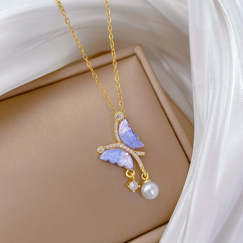 Collana da donna in acciaio inossidabile a forma di farfalla blu in stile cartone animato, con perle e strass