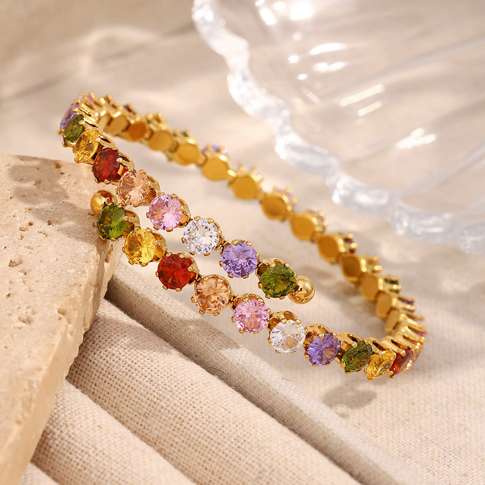 Bracciale Minimalista Geometrico in Acciaio Inossidabile con Placcatura in Oro 18K e Accenti Colorati di Zirconi Cubici